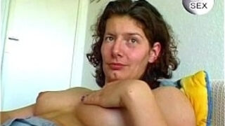 Brunette mature pleasures her pussy