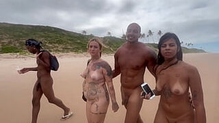 Fui pra praia de nudismo na Bahia pra dar pros pirocudos&period;