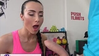 Fitness Rooms Sexy sweaty young gym girl with abs pov blowjob and fucking