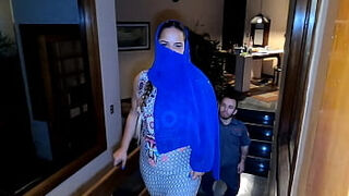 Despedida de solteira arabe desi com anão bombeiro da televisão SBT &period; Pitoco173