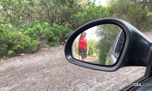 Car Breakdown? Helpful Passer-by Relieves Some Pressure