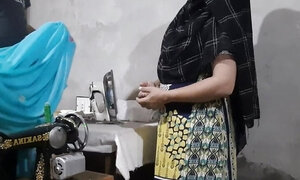 Beautiful Muslim Girl Gets Ass Fucked By Tailor, indian darji ne gaand mari