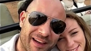 je lui suce la bite en plein safari&comma; il jouit dans ma bouche et j'avale tout