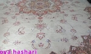 مرد همسایه کمکم فرش پهن کرد بهش کس دادم / He help me with the carpet and I let him fuck me