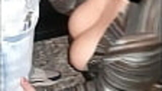 Dogging en Valencia&period; Un extraño se acerca a nuestro coche mientras mi esposa me está haciendo una mamada y acabamos follandola entre los