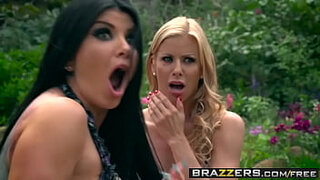 Brazzers - Milfs Like it Big - &lpar;Alexis Fawx&comma; Romi Rain&comma; Keiran Lee&rpar; - Pervert In The Park - Trailer preview